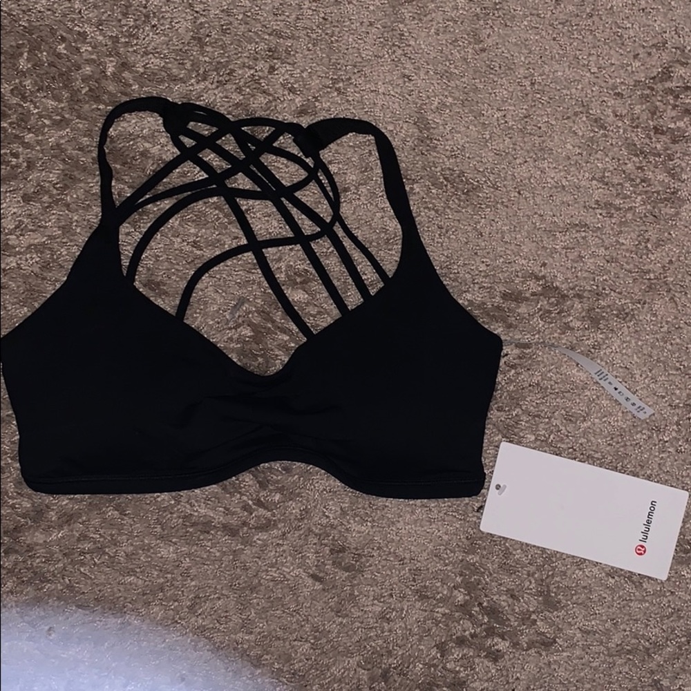 Lululemon Free to Be Bra